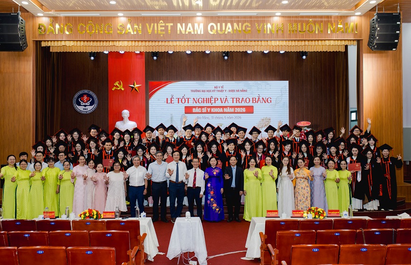 Da Nang University of Medical Technology and Pharmacy Holds 2026 Graduation Ceremony for Newly Graduated Doctors, Pharmacists, and Health Science Graduates